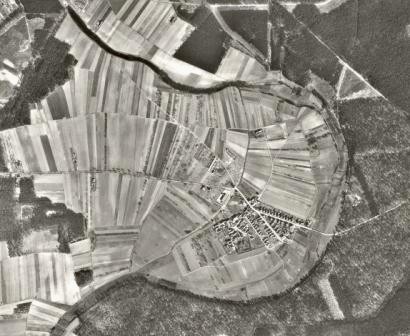 Luftaufnahme von Haßloch aus dem Jahre 1953